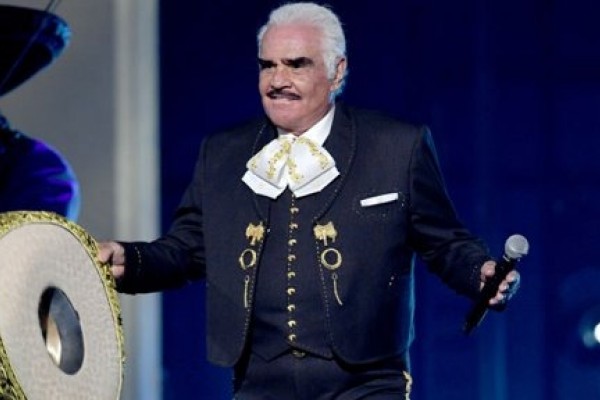 Salud de Vicente Fernández mejora, le quitaron el respirador artificial