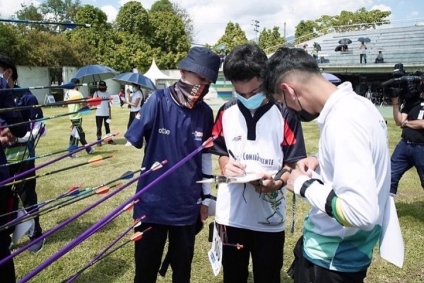 Huilenses de tiro con arco se destacan a nivel nacional