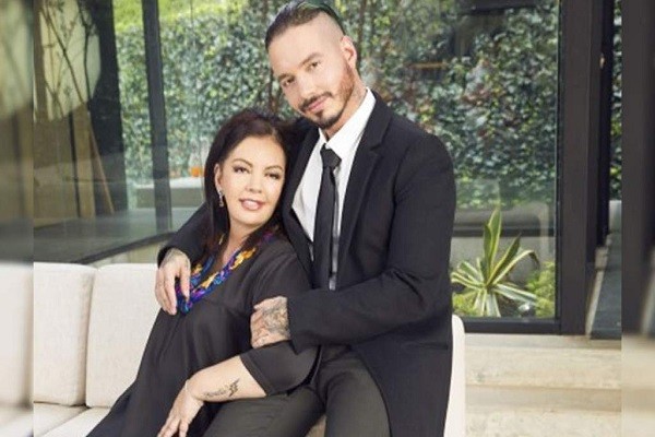 J Balvin, pide oración por su madre tras complicaciones de Covid-19