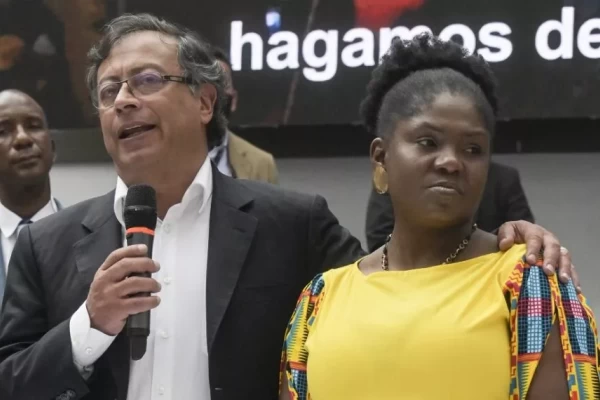 'Democratizar' tierras no es expropiar para Francia Márquez