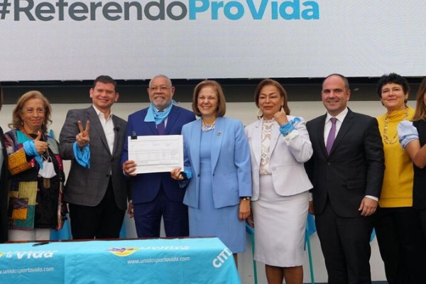 Comité buscará tumbar el derecho al aborto
