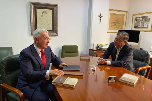 ¿Qué pasó en la reunión entre Petro y Uribe?
