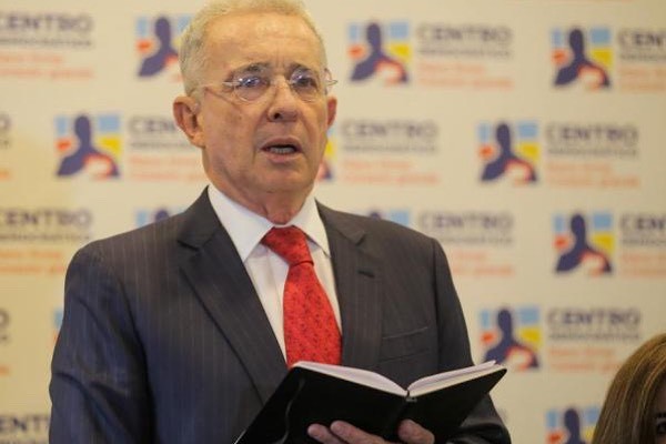 Uribismo publicará "cartilla alternativa" sobre el conflicto en Colombia