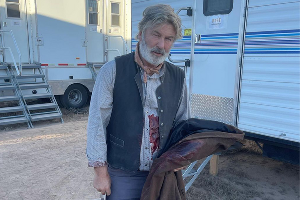 Por homicidio involuntario formalizan cargos contra Alec Baldwin