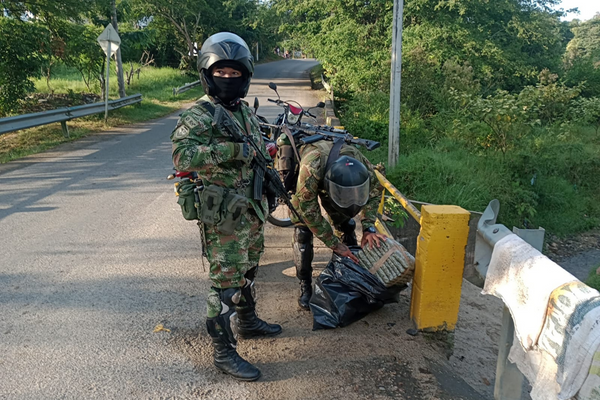 Con 10 kilos de marihuana se transportaban en una motocicleta