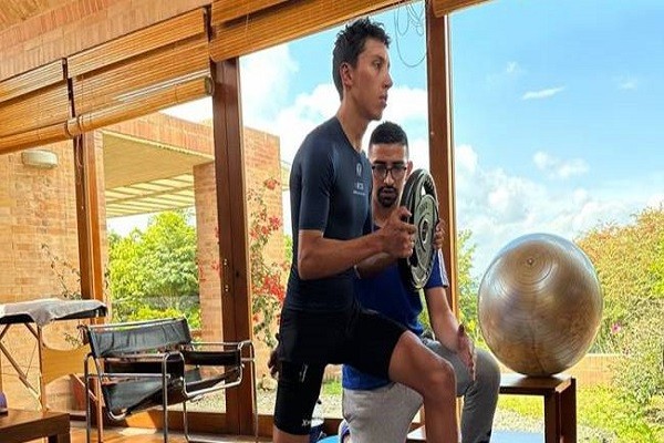 Egan Bernal sigue con su recuperación.