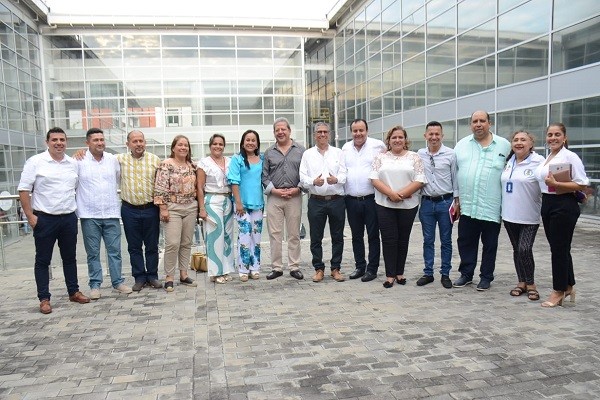 Alcaldes del Huila resaltaron inversiones de “Huila Crece” en población vulnerable