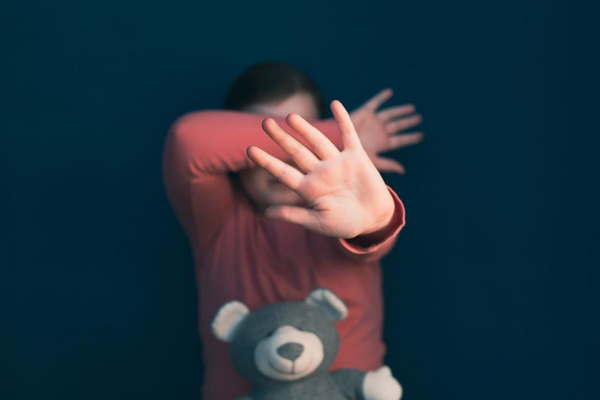 Menor de 16 años habría abusado sexualmente a su hermano