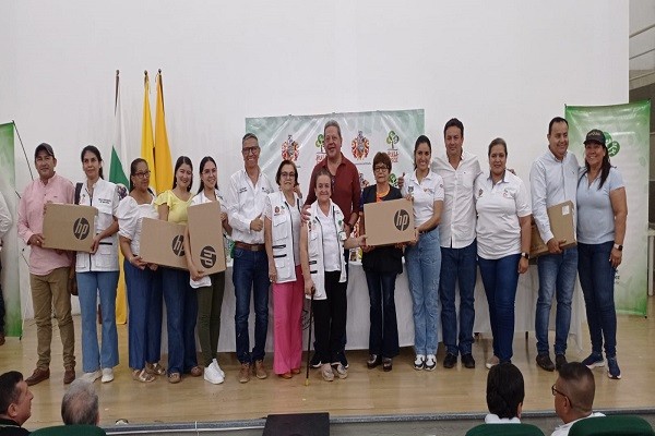 Gobernación del Huila entrega dotaciones para Consejos Comunitarios de Mujeres