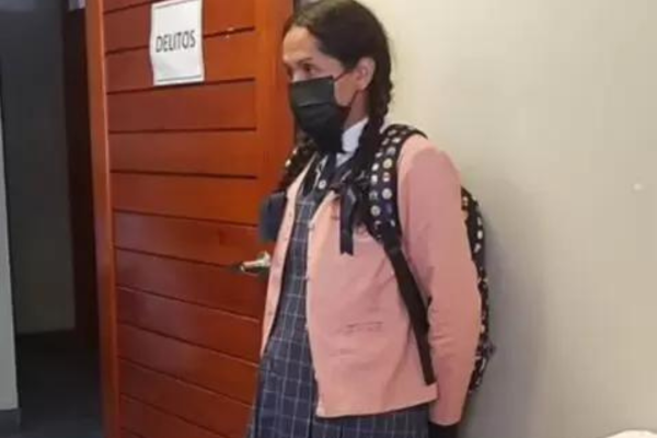 Capturan a hombre que se infiltraba en colegios vestido de colegiala