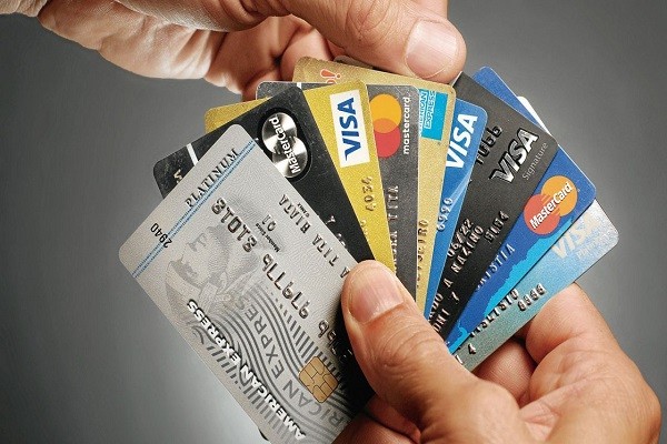Colombianos siguen angustiados por uso de las tarjetas de crédito y sus costos