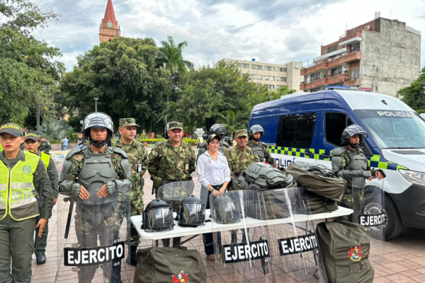 Policía y el Ejército del Huila fueron dotados con equipos de seguridad