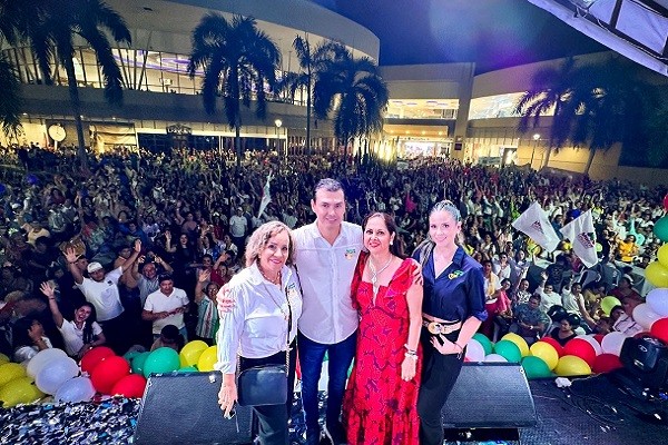 Con un sentido homenaje Germán Casagua, les celebró el mes a las madres