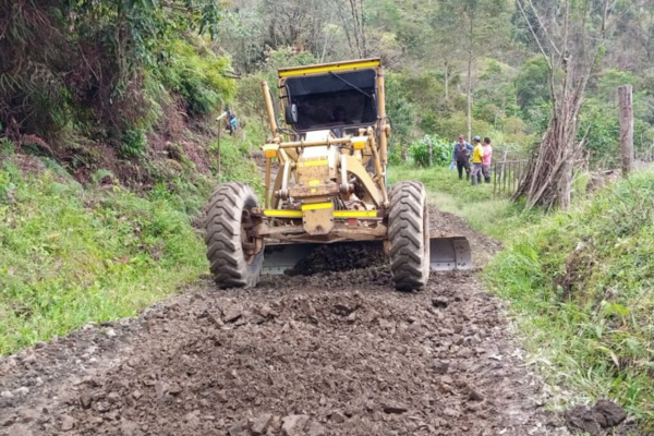 El departamento del Huila trabaja en el retiro de derrumbes en las vías