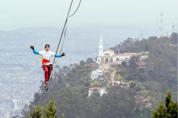Extraordinario acto de equilibrismo por Jaan Roose en Bogotá