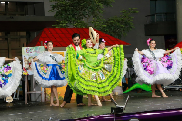Candidatas al reinado de departamental brillaron en la gran muestra folclórica