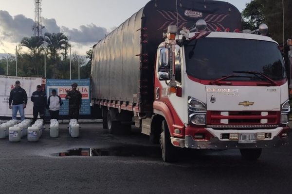 Capturan a dos hombres transportando de ácido sulfúrico