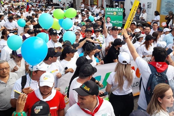 Se inscribió Germán Casagua con multitudinario acompañamiento