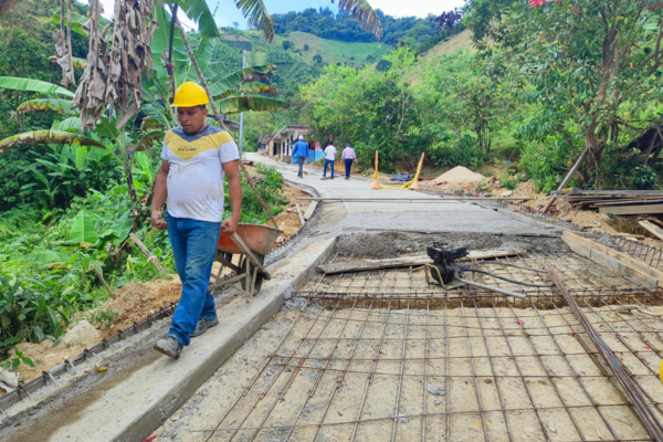 Tello, Baraya y Villavieja contarán con más de 3 kilómetros en placa huella