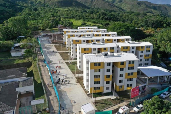 Jóvenes huilenses son potenciales beneficiarios de proyectos de vivienda