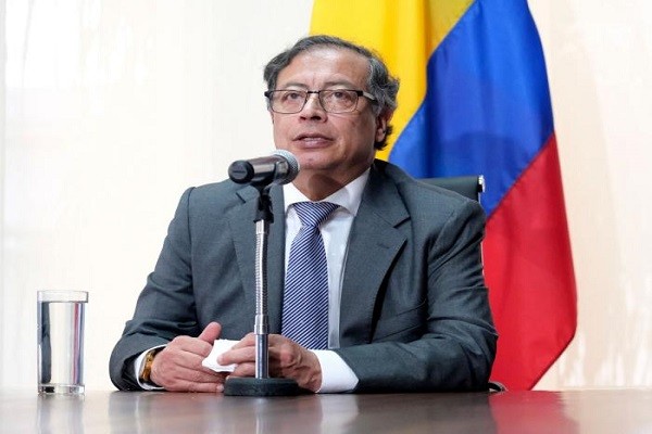“Si no hay un cambio, la mayoría de impuestos de los colombianos se irá a pagar intereses”: advirtió Petro
