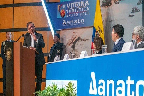 Presidente Petro planteó que el petróleo se puede reemplazar por el turismo