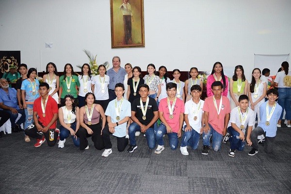 Inderhuila & Gobierno del Huila, dieron reconocimiento en Juegos Intercolegiados
