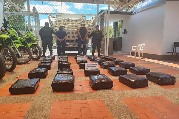 Vehículo de transporte de alimentos camuflaba estupefacientes
