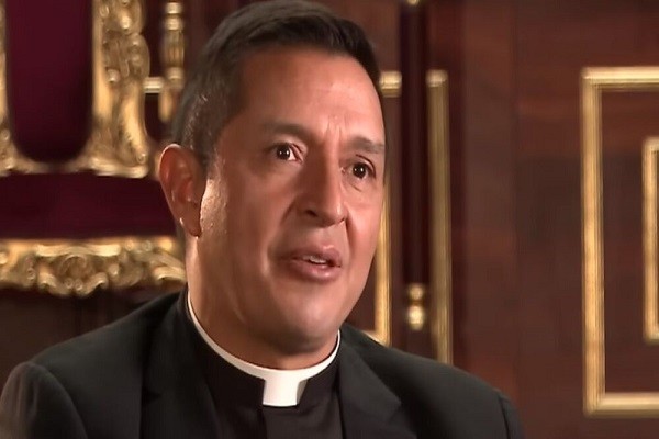 Padre 'Chucho' y 100 colombianos, atrapados en Israel