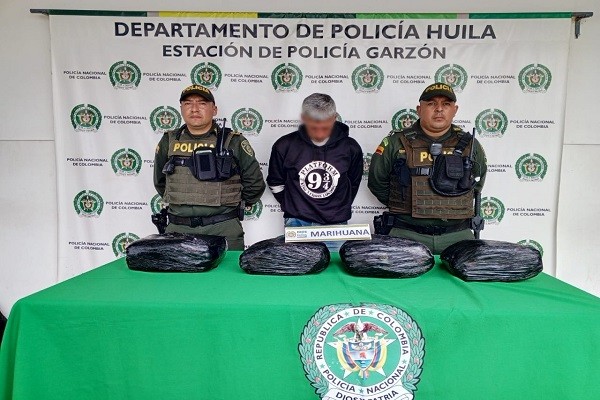 Se incautó 10 kilos de marihuana en la vía de Garzón