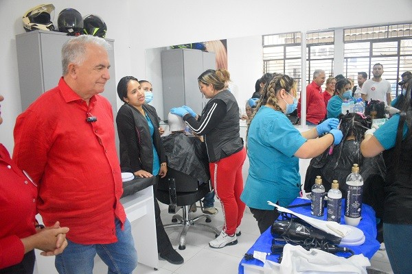 Rodrigo Villalba dará total apoyo a las mujeres emprendedoras