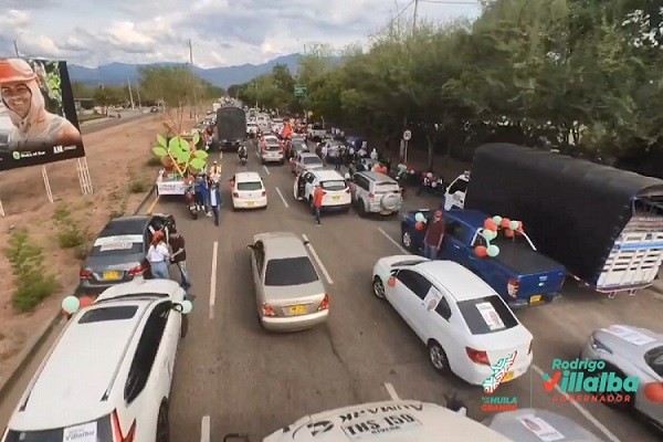 Vehículos y motocicletas se unieron a la “Gran Caravana Por Un Huila Grande”