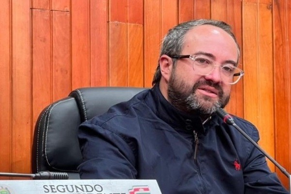 Por presunta participación en corrupción, se abre indagación al senador Ciro Ramírez