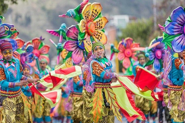 Inició el Carnaval de Negros y Blancos 2024