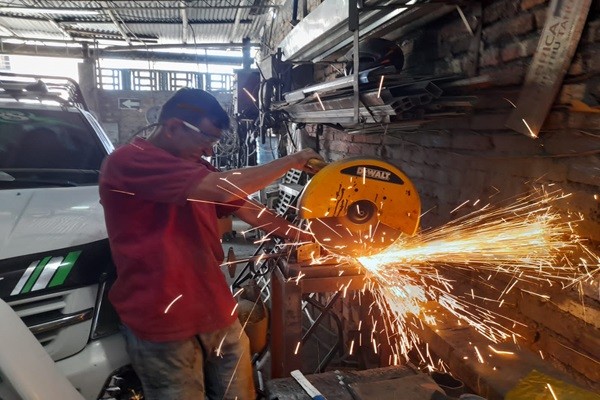 Destrucción de armas blancas en Saladoblanco