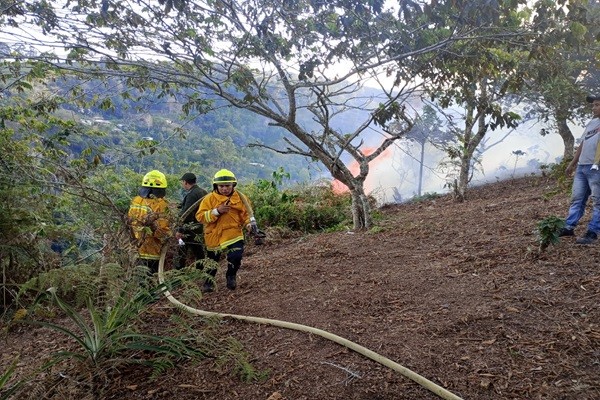 Gobierno "Huila Grande" en monitoreo activo a emergencias por incendios en el Huila