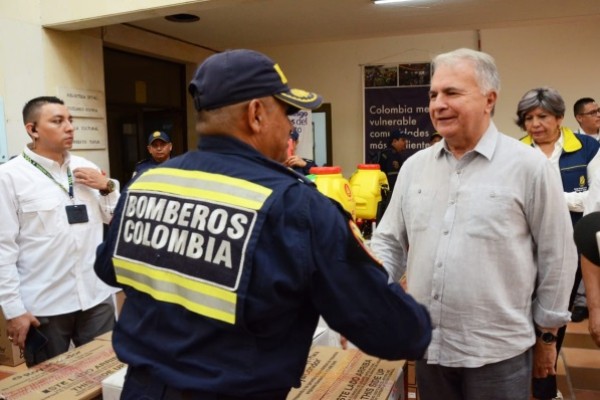 Dotación de kits para atención de incendios en 35 municipio del Huila