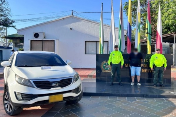 Uniformados recuperaron un vehículo marca KIA en el oriente de Neiva