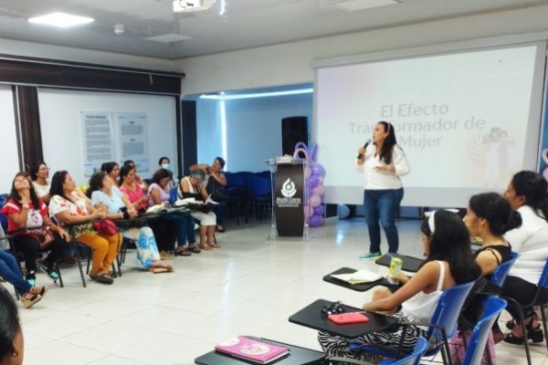 Con éxito se desarrolló el primer foro ‘Mujeres Transformadoras de Vida’