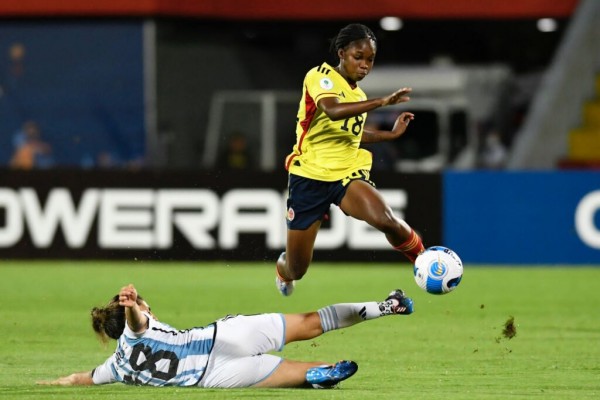 Tres jugadoras de la selección fémina se ausentarán de las canchas