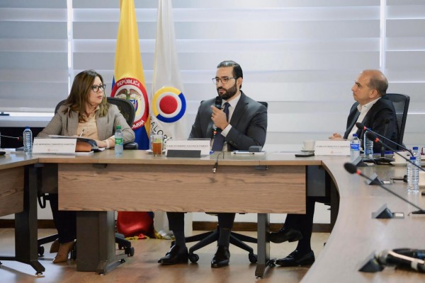 Contraloría investiga desviación de millonarios recursos en el sistema de salud