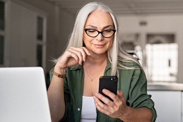 Inclusión digital, estrategias para que trabajadores mayores puedan estar a tono con la tecnología