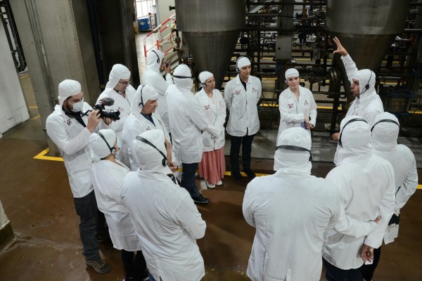 Autoridades del Huila visitaron planta liofilizadora de Buencafé en Caldas
