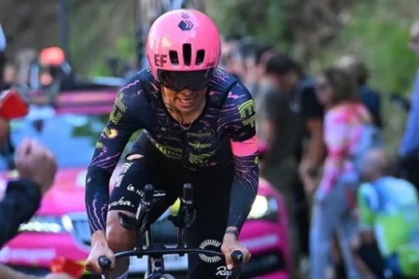Esteban Chávez avanza en el Giro de Italia
