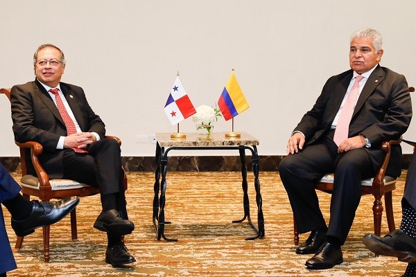 Presidente Petro acompañó al nuevo Presidente de Panamá a su posesión