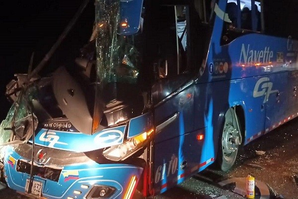 Grave accidente dejó catorce personas heridas