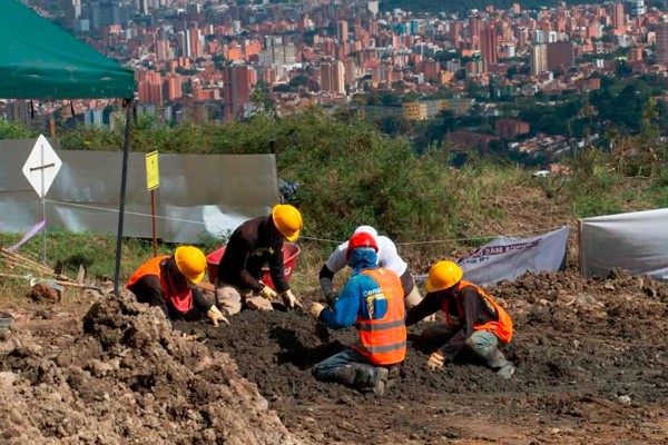 Hallazgo macabro de estructuras óseas en La Escombrera, comuna 13 de Medellín