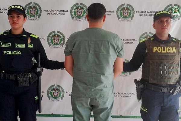 Médico detenido por tocamientos inadecuados